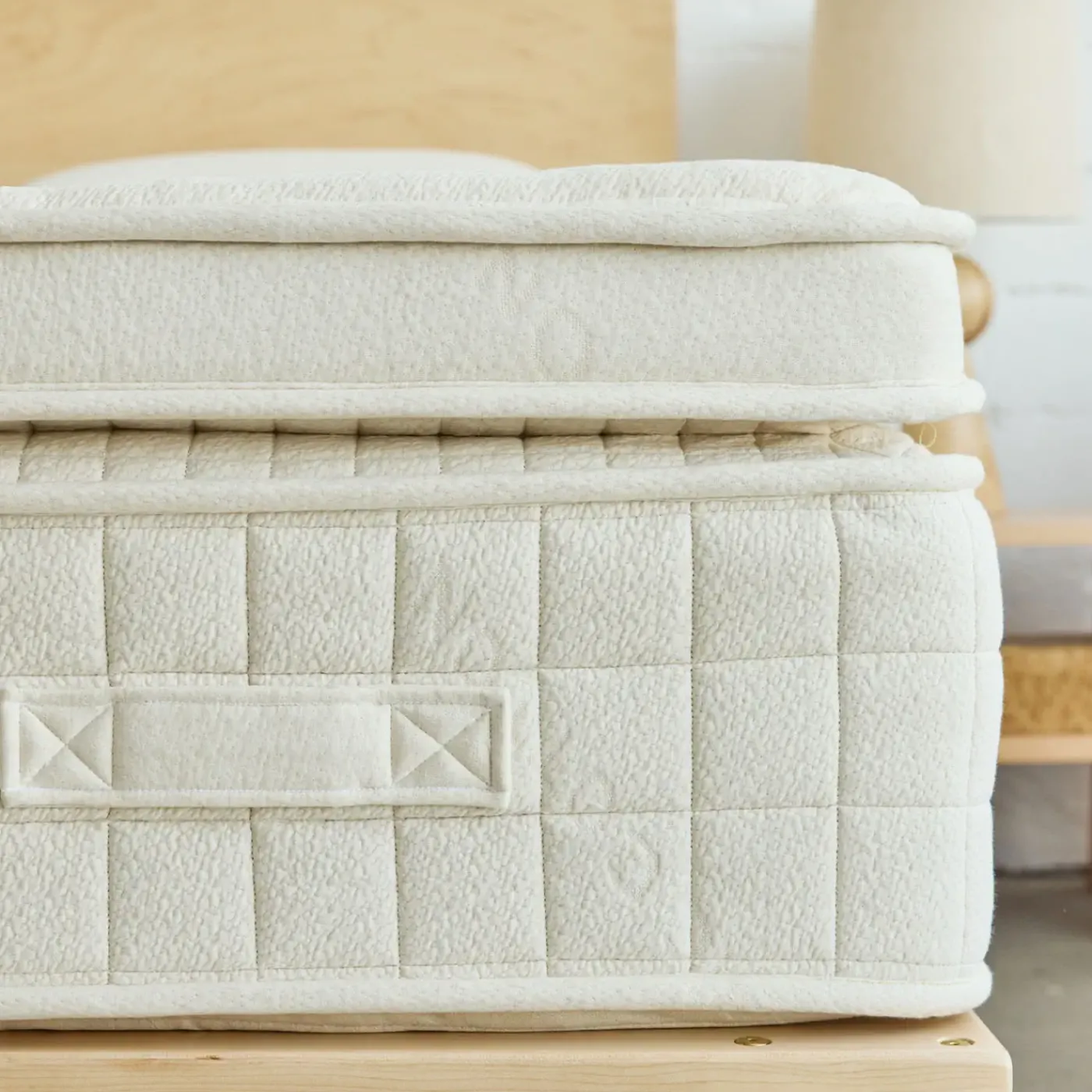 Discount Avocado Luxury Organic Plush Eastern King Mattress Eastern King Mattresses
