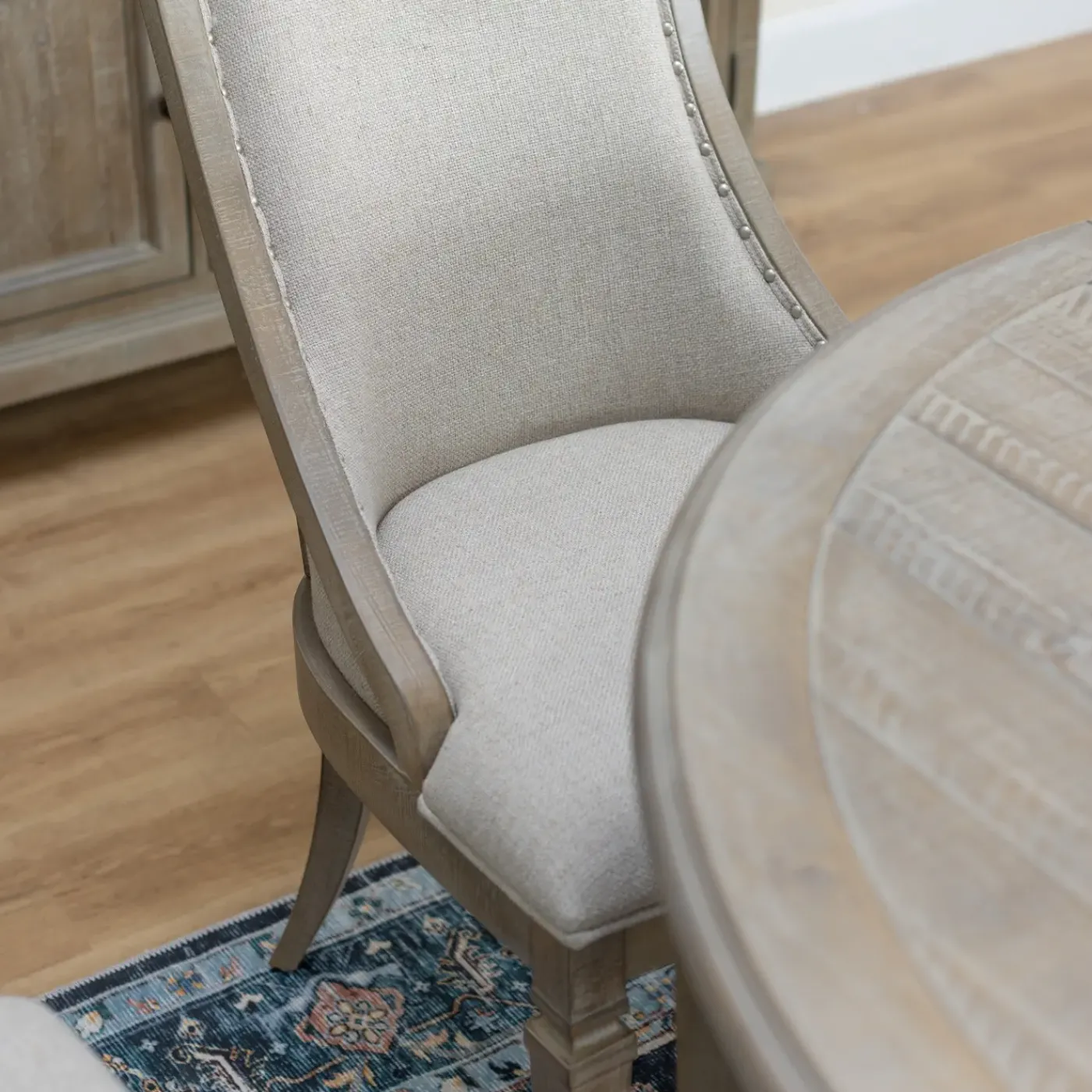 Discount East Bay Extendable Round Table & 4 Arm Chairs Dining Room Sets