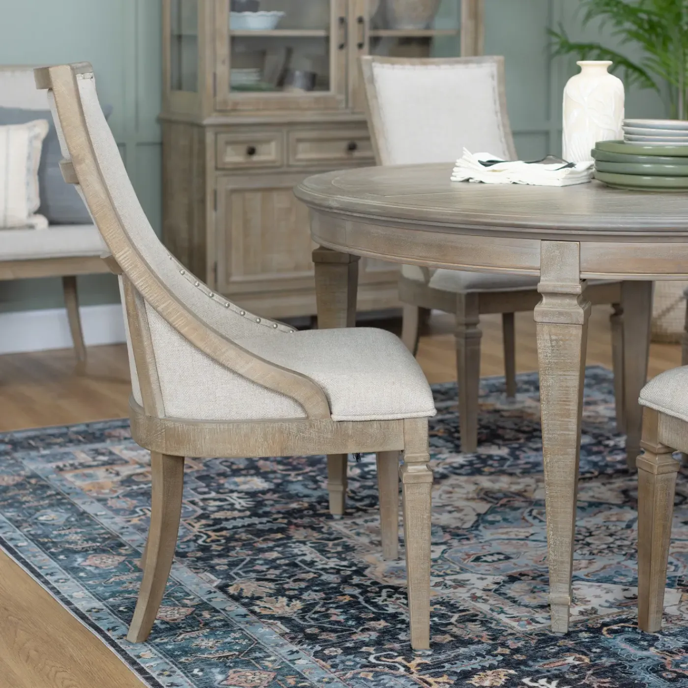 Discount East Bay Extendable Round Table & 4 Arm Chairs Dining Room Sets