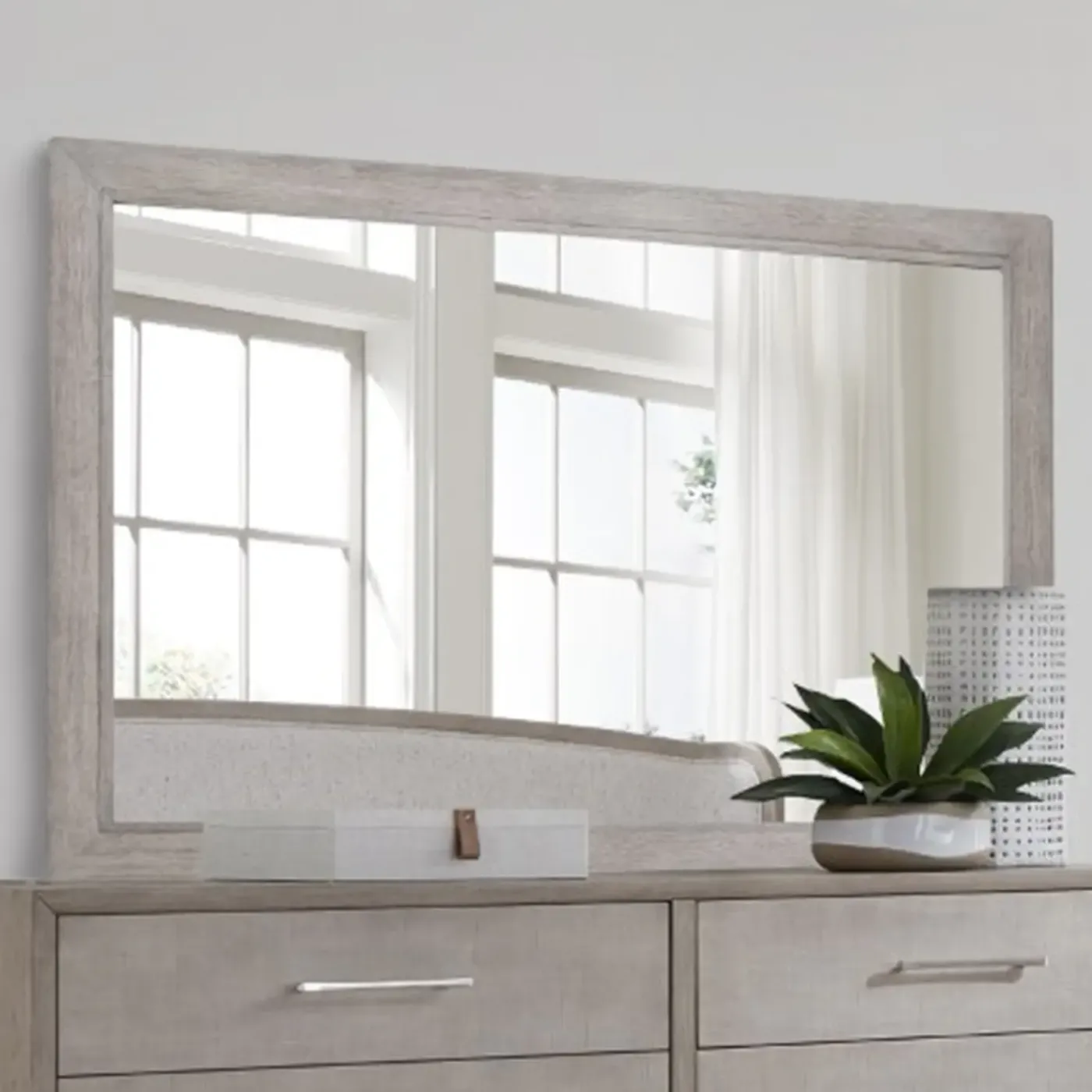 Outlet Solara Mirror Dressers & Chests